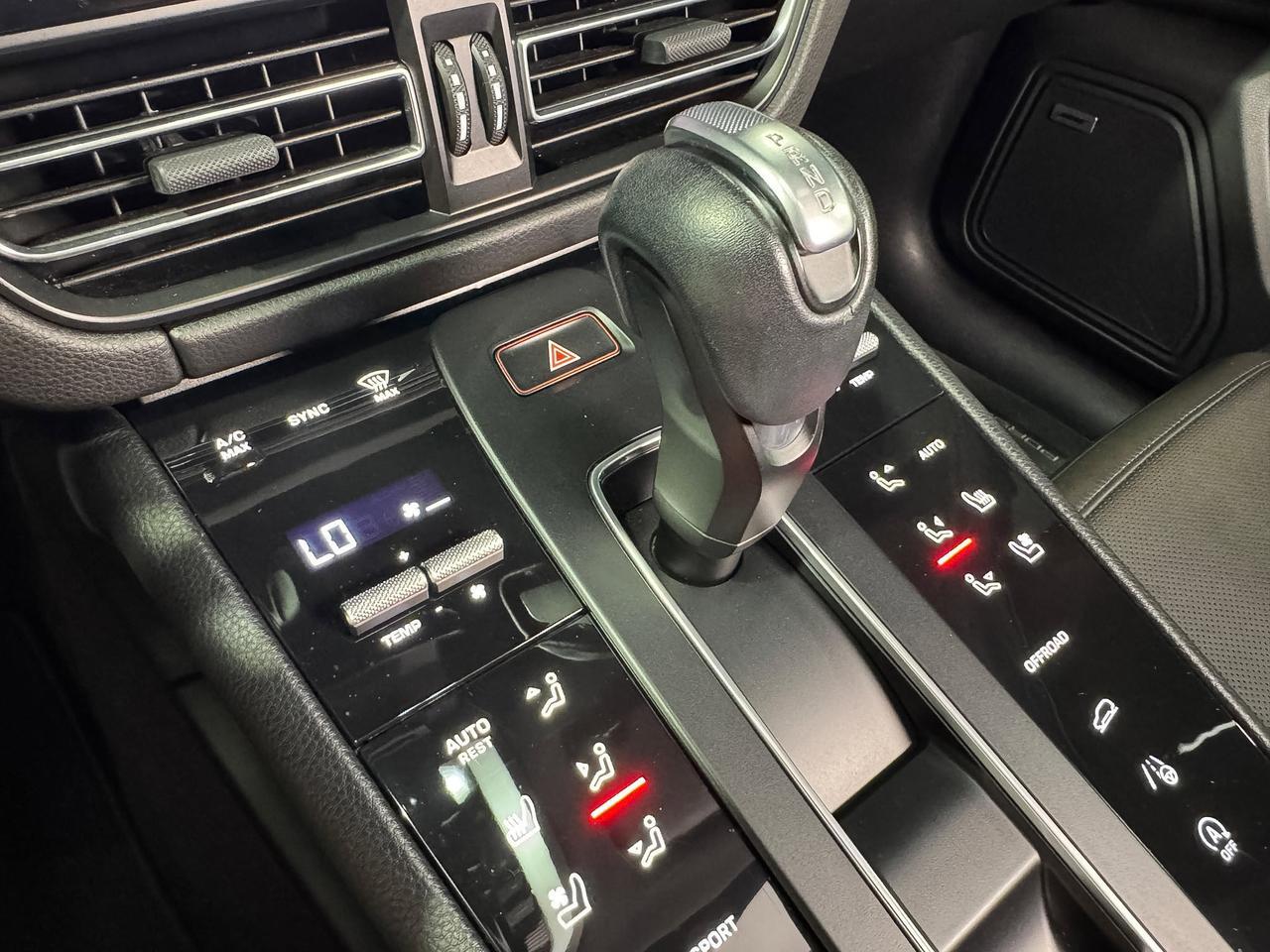 2022 Porsche Macan Miami Blue paint, Sport Chrono package, driver's assistance system, Bose audio system AND MUCH MORE! Fort Lauderdale FL
