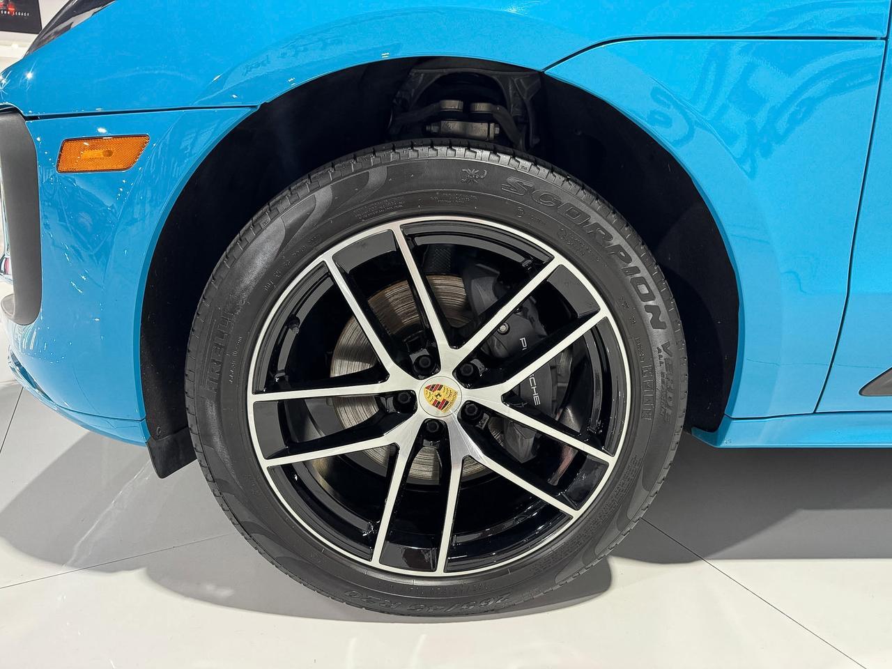 2022 Porsche Macan Miami Blue paint, Sport Chrono package, driver's assistance system, Bose audio system AND MUCH MORE! Fort Lauderdale FL