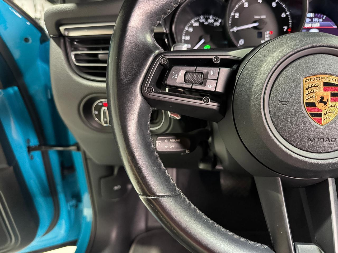 2022 Porsche Macan Miami Blue paint, Sport Chrono package, driver's assistance system, Bose audio system AND MUCH MORE! Fort Lauderdale FL