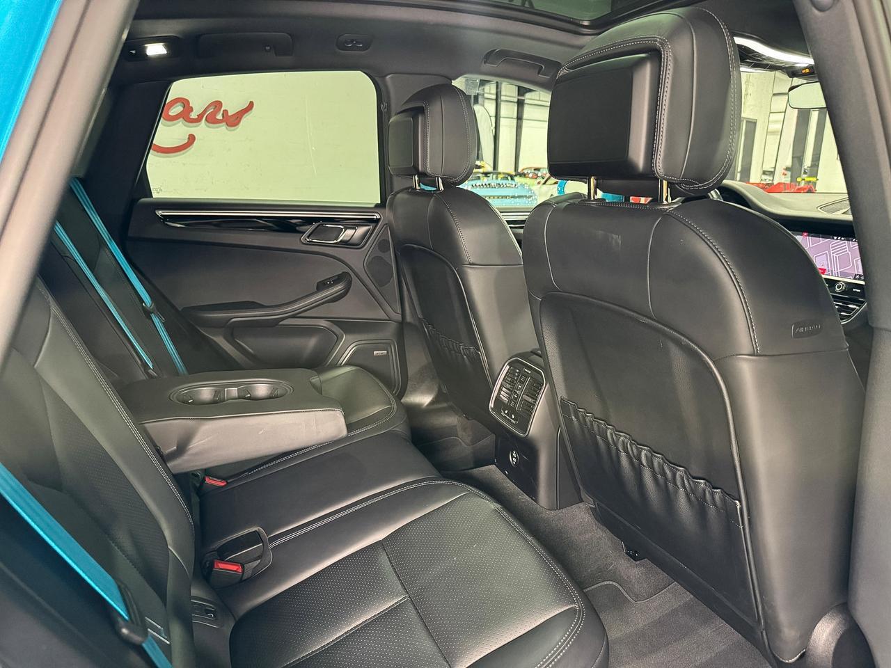 2022 Porsche Macan Miami Blue paint, Sport Chrono package, driver's assistance system, Bose audio system AND MUCH MORE! Fort Lauderdale FL
