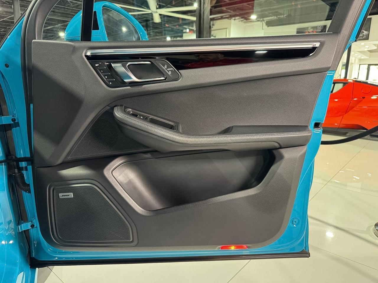 2022 Porsche Macan Miami Blue paint, Sport Chrono package, driver's assistance system, Bose audio system AND MUCH MORE! Fort Lauderdale FL