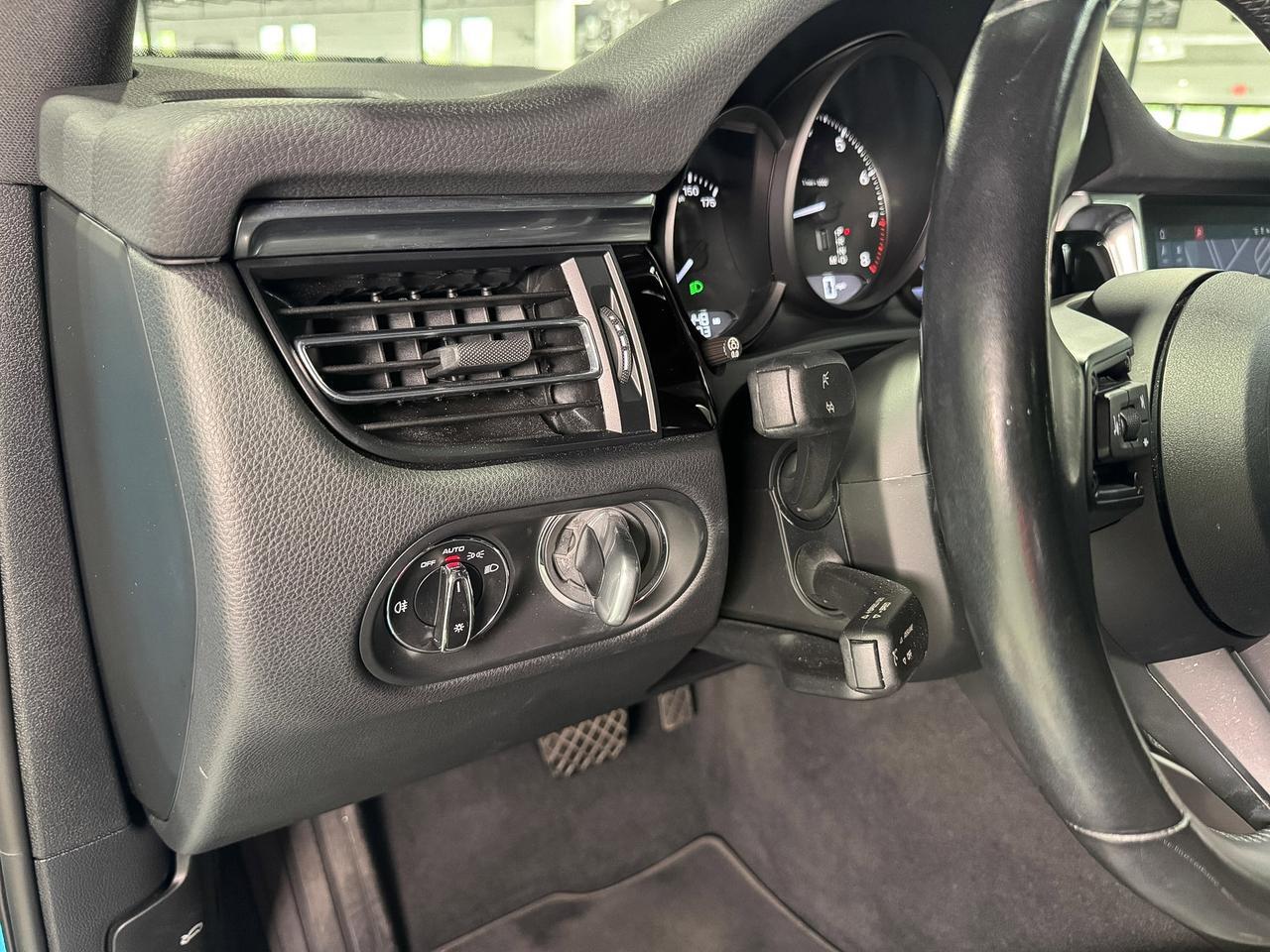 2022 Porsche Macan Miami Blue paint, Sport Chrono package, driver's assistance system, Bose audio system AND MUCH MORE! Fort Lauderdale FL