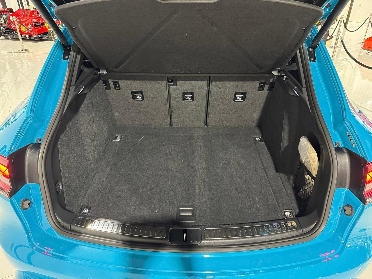 2022 Porsche Macan Miami Blue paint, Sport Chrono package, driver's assistance system, Bose audio system AND MUCH MORE! Fort Lauderdale FL