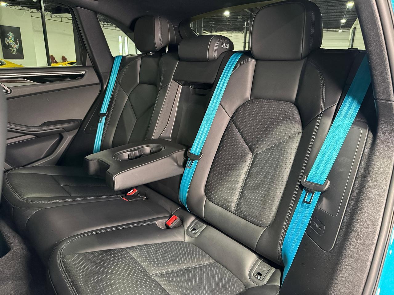 2022 Porsche Macan Miami Blue paint, Sport Chrono package, driver's assistance system, Bose audio system AND MUCH MORE! Fort Lauderdale FL