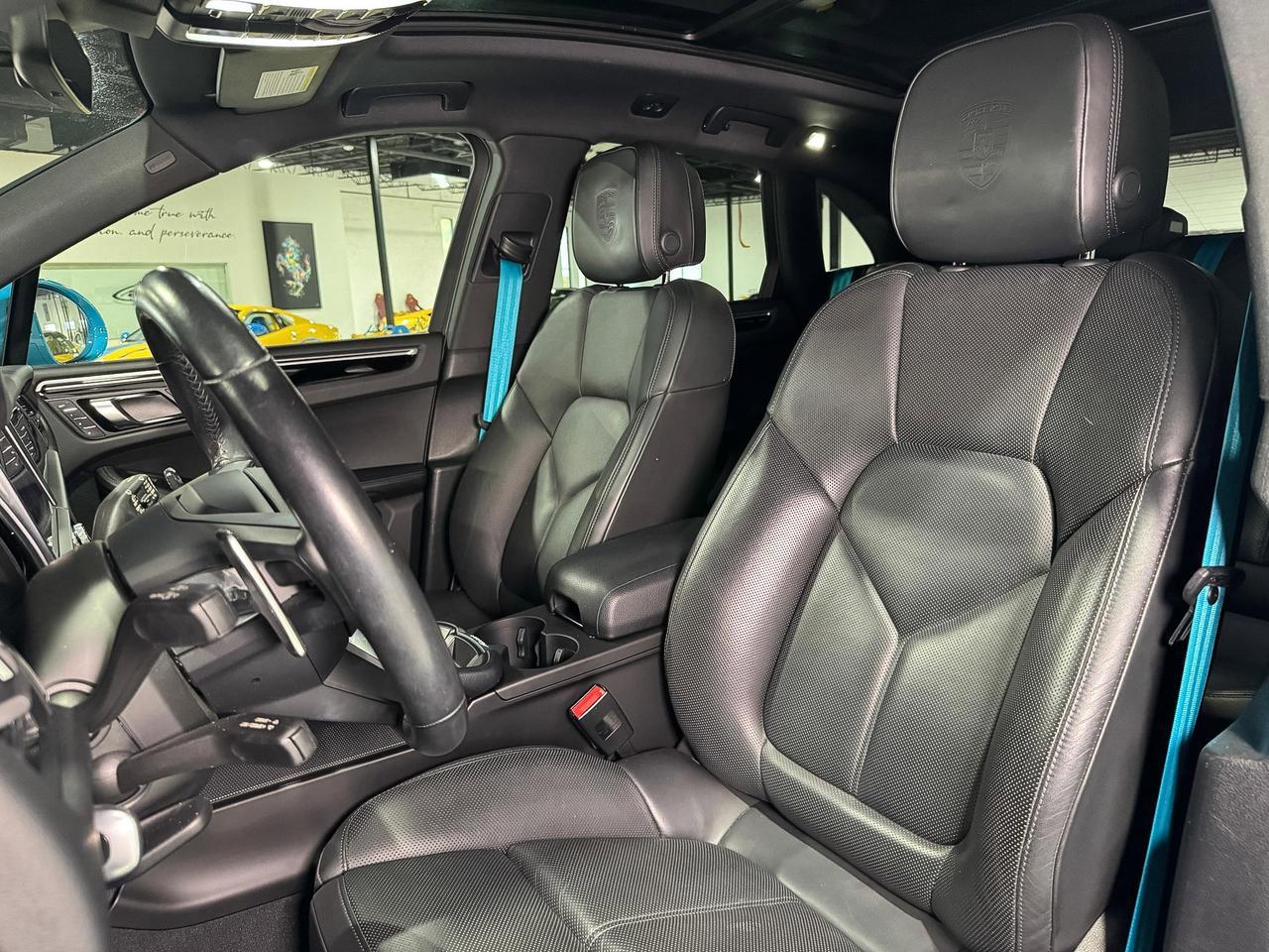 2022 Porsche Macan Miami Blue paint, Sport Chrono package, driver's assistance system, Bose audio system AND MUCH MORE! Fort Lauderdale FL