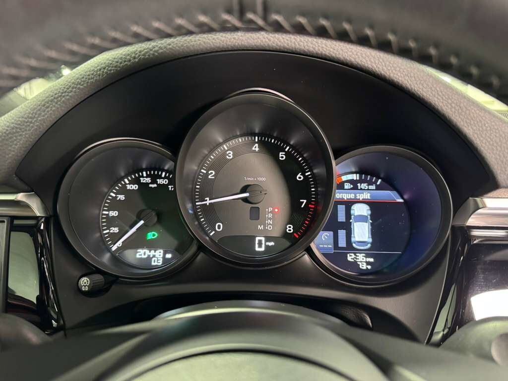 2022 Porsche Macan Miami Blue paint, Sport Chrono package, driver's assistance system, Bose audio system AND MUCH MORE! Fort Lauderdale FL