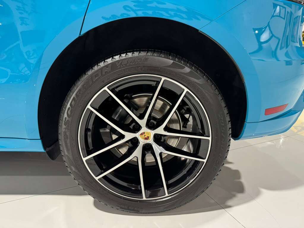 2022 Porsche Macan Miami Blue paint, Sport Chrono package, driver's assistance system, Bose audio system AND MUCH MORE! Fort Lauderdale FL