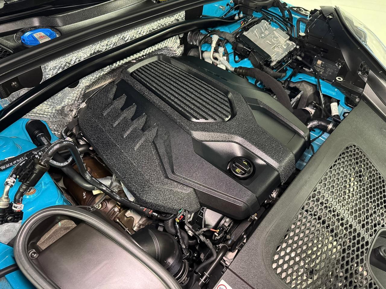 2022 Porsche Macan Miami Blue paint, Sport Chrono package, driver's assistance system, Bose audio system AND MUCH MORE! Fort Lauderdale FL