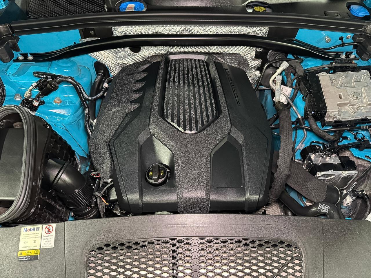 2022 Porsche Macan Miami Blue paint, Sport Chrono package, driver's assistance system, Bose audio system AND MUCH MORE! Fort Lauderdale FL