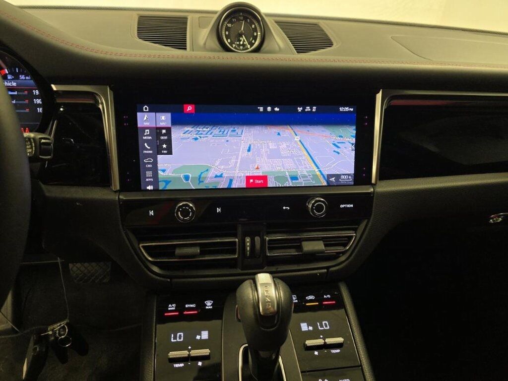 2022 Porsche Macan S photo 4