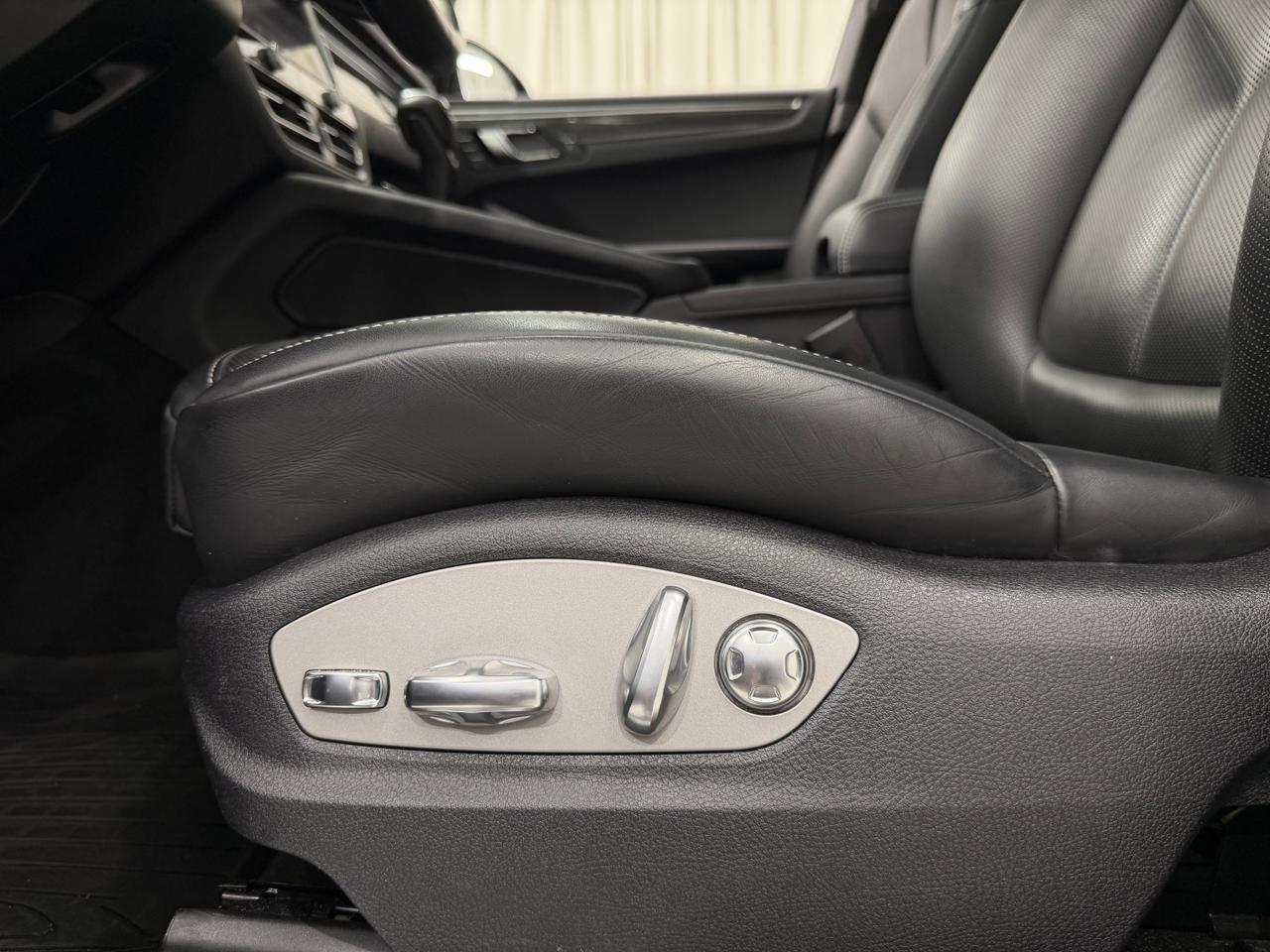 2022 Porsche Macan S Newark DE