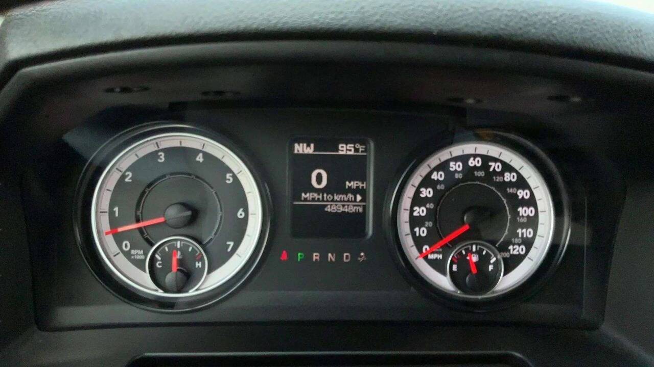 2022 RAM 1500 Classic SLT 4x4 4dr Crew Cab 5.5 ft. SB Pickup Chesterfield MI
