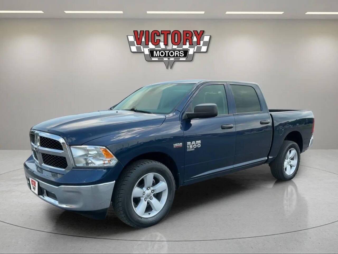2022 RAM 1500 Classic SLT 4x4 4dr Crew Cab 5.5 ft. SB Pickup Chesterfield MI
