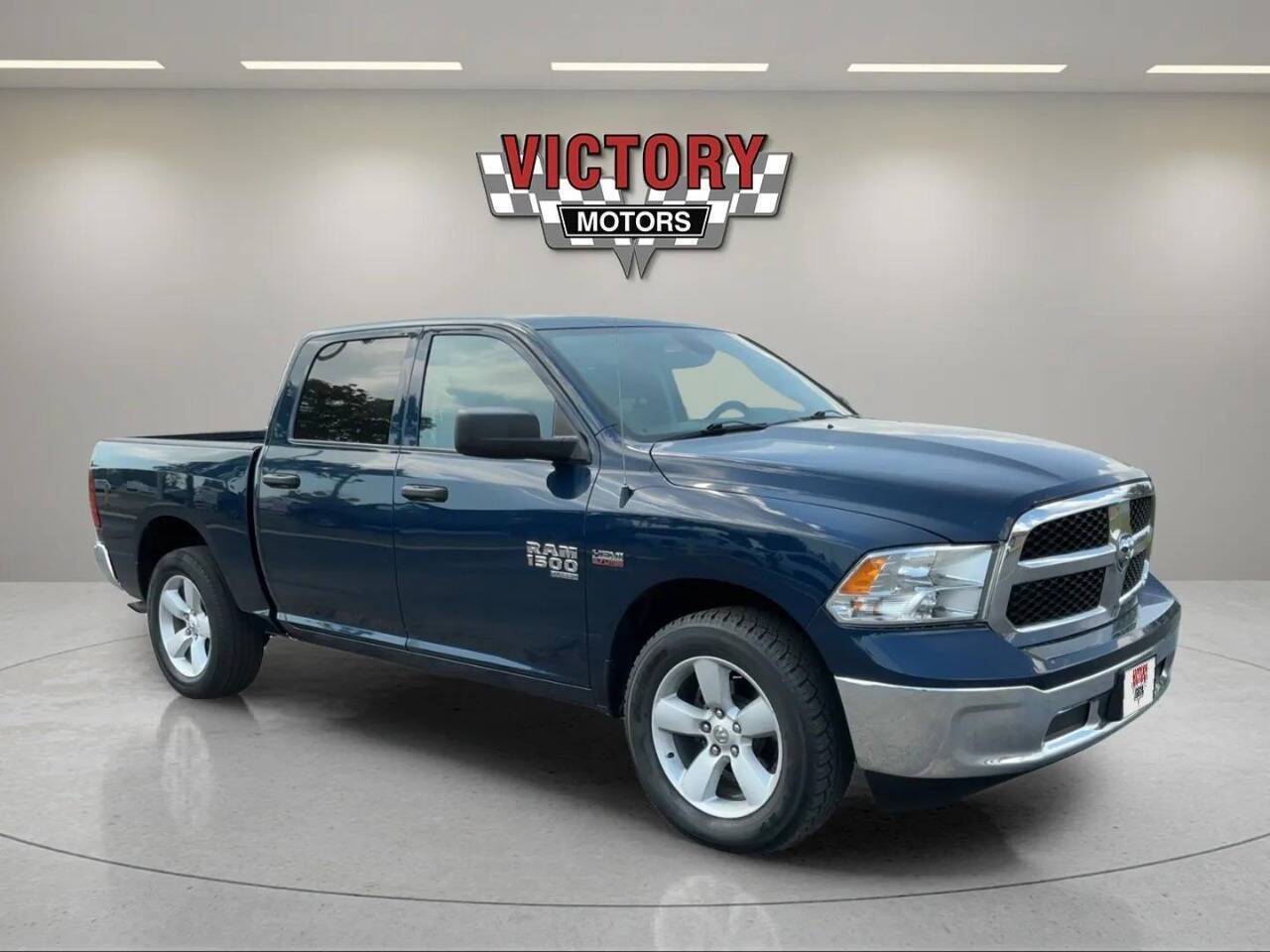 2022 RAM 1500 Classic SLT 4x4 4dr Crew Cab 5.5 ft. SB Pickup Chesterfield MI