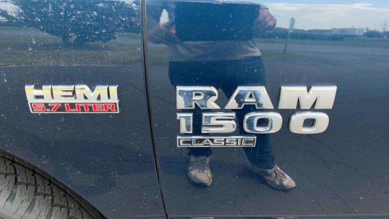 2022 RAM 1500 Classic SLT 4x4 4dr Crew Cab 5.5 ft. SB Pickup Chesterfield MI