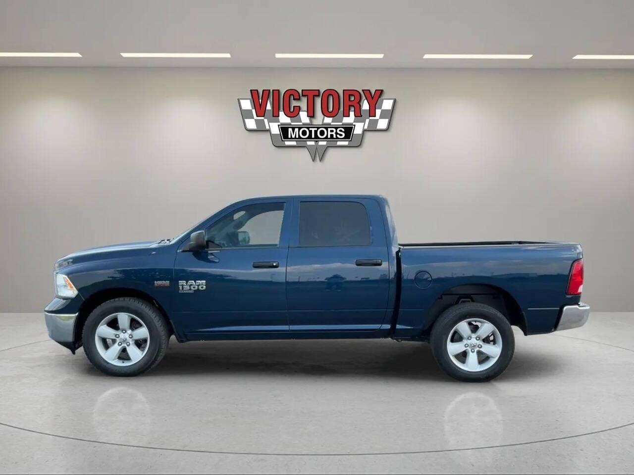 2022 RAM 1500 Classic SLT 4x4 4dr Crew Cab 5.5 ft. SB Pickup Chesterfield MI