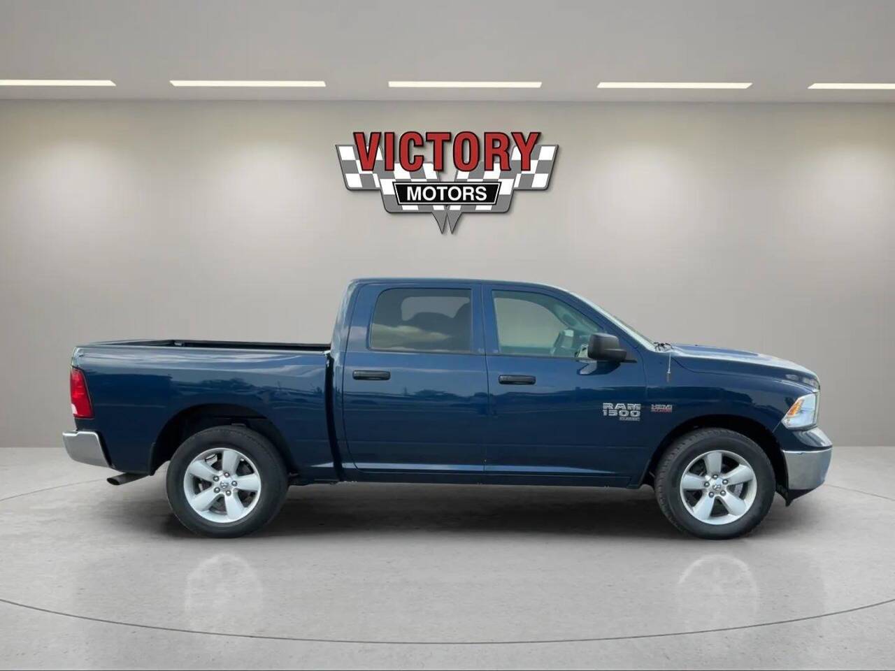 2022 RAM 1500 Classic SLT 4x4 4dr Crew Cab 5.5 ft. SB Pickup Chesterfield MI