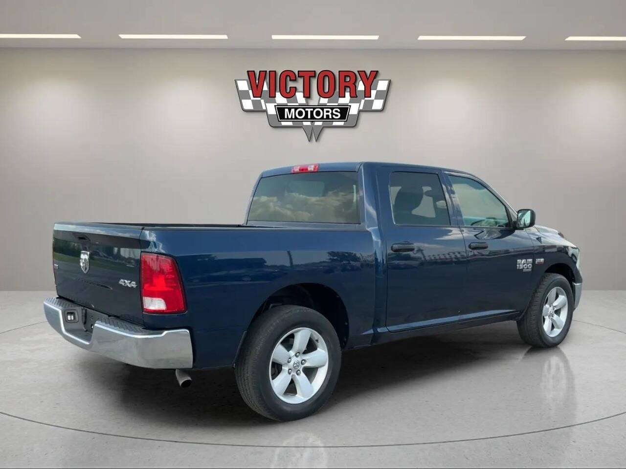2022 RAM 1500 Classic SLT 4x4 4dr Crew Cab 5.5 ft. SB Pickup Chesterfield MI