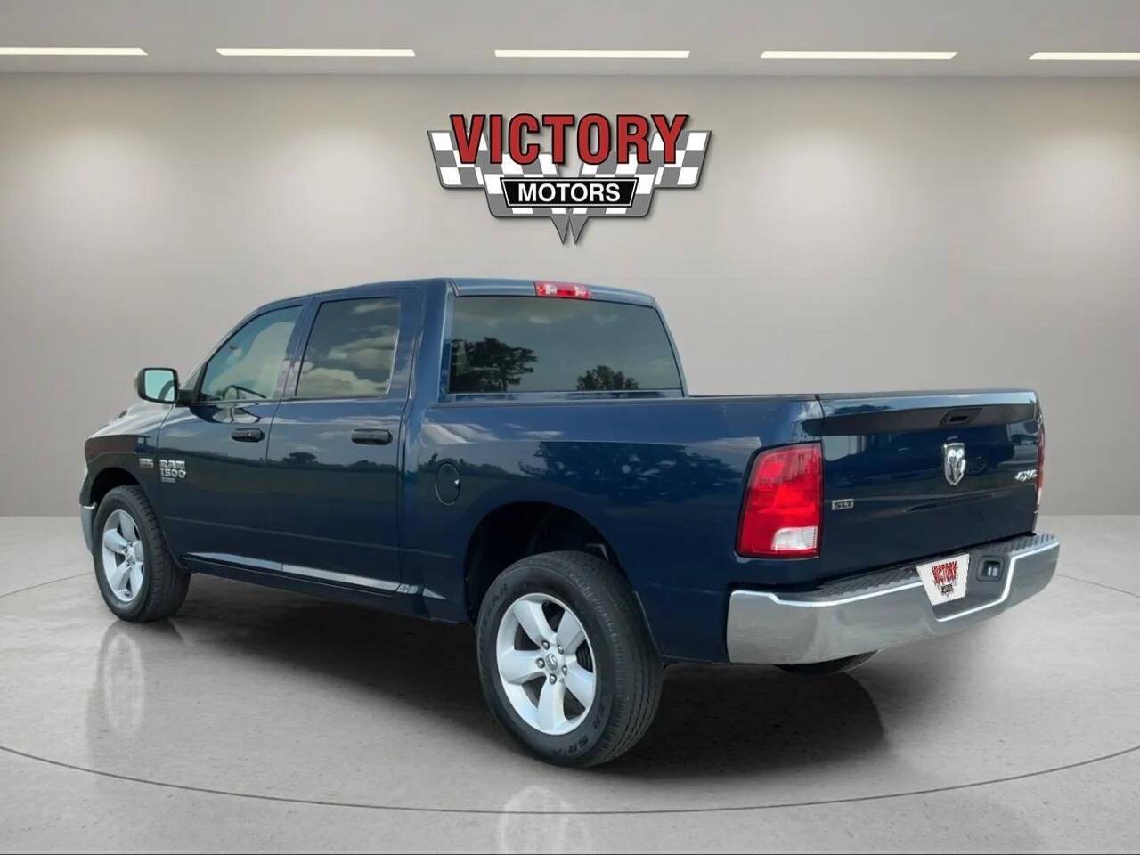 2022 RAM 1500 Classic SLT 4x4 4dr Crew Cab 5.5 ft. SB Pickup Chesterfield MI