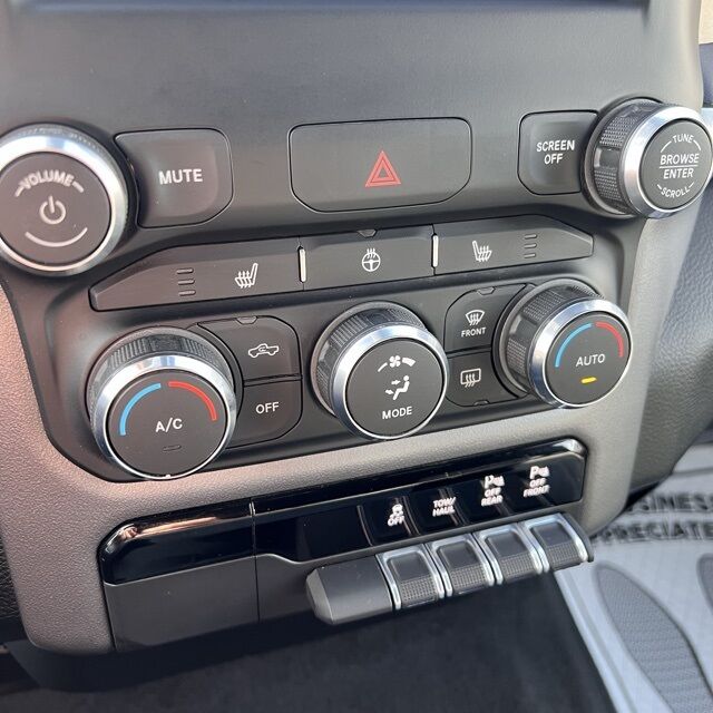 2022 Ram 1500 Big Horn/Lone Star Herrin IL