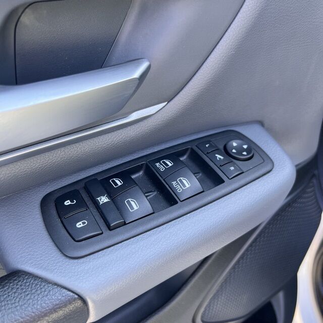 2022 Ram 1500 Big Horn/Lone Star Herrin IL