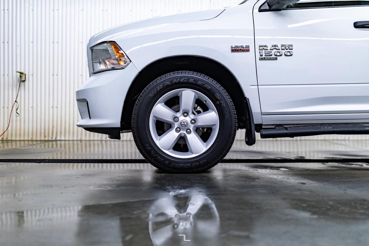 2022 Ram 1500 Classic 4x4 Crew Cab Express BCam Ram Box Red Deer AB