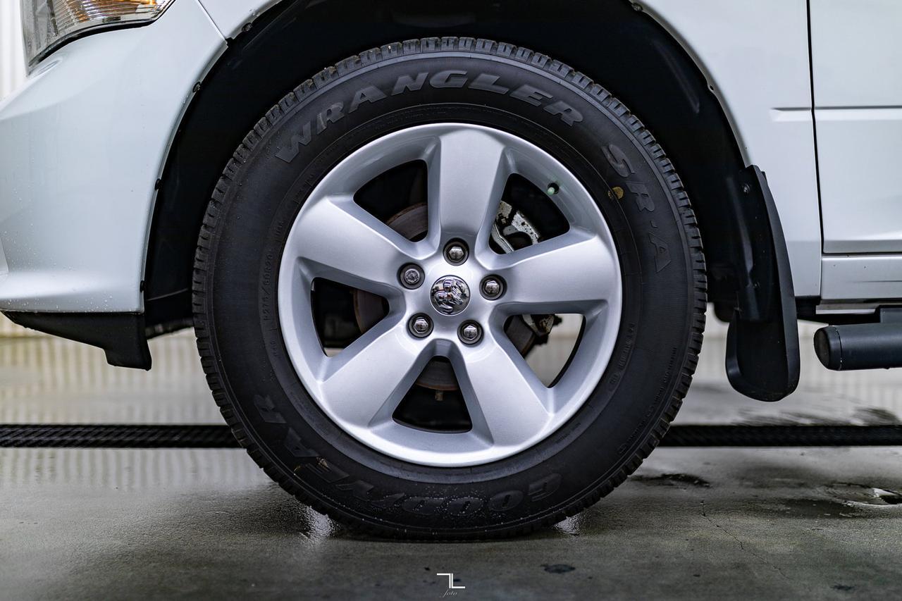 2022 Ram 1500 Classic 4x4 Crew Cab Express BCam Ram Box Red Deer AB