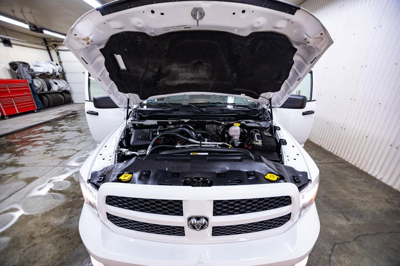 2022 Ram 1500 Classic 4x4 Crew Cab Express BCam Ram Box Red Deer AB