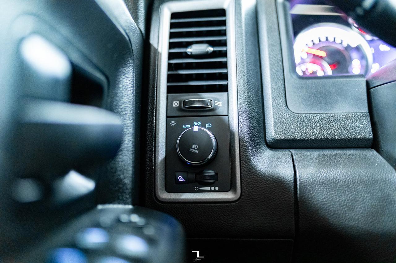 2022 Ram 1500 Classic 4x4 Crew Cab Express BCam Red Deer AB