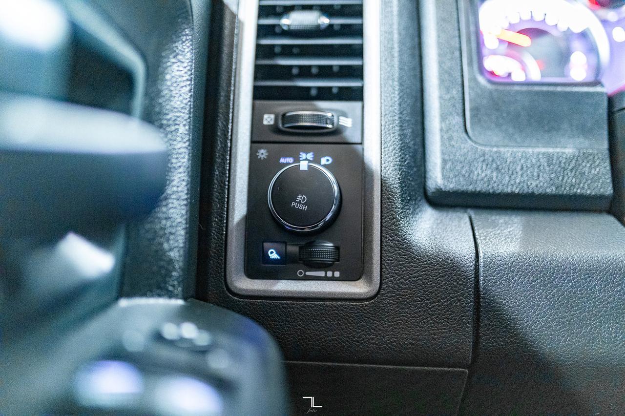 2022 Ram 1500 Classic 4x4 Crew Cab Express BCam Red Deer AB