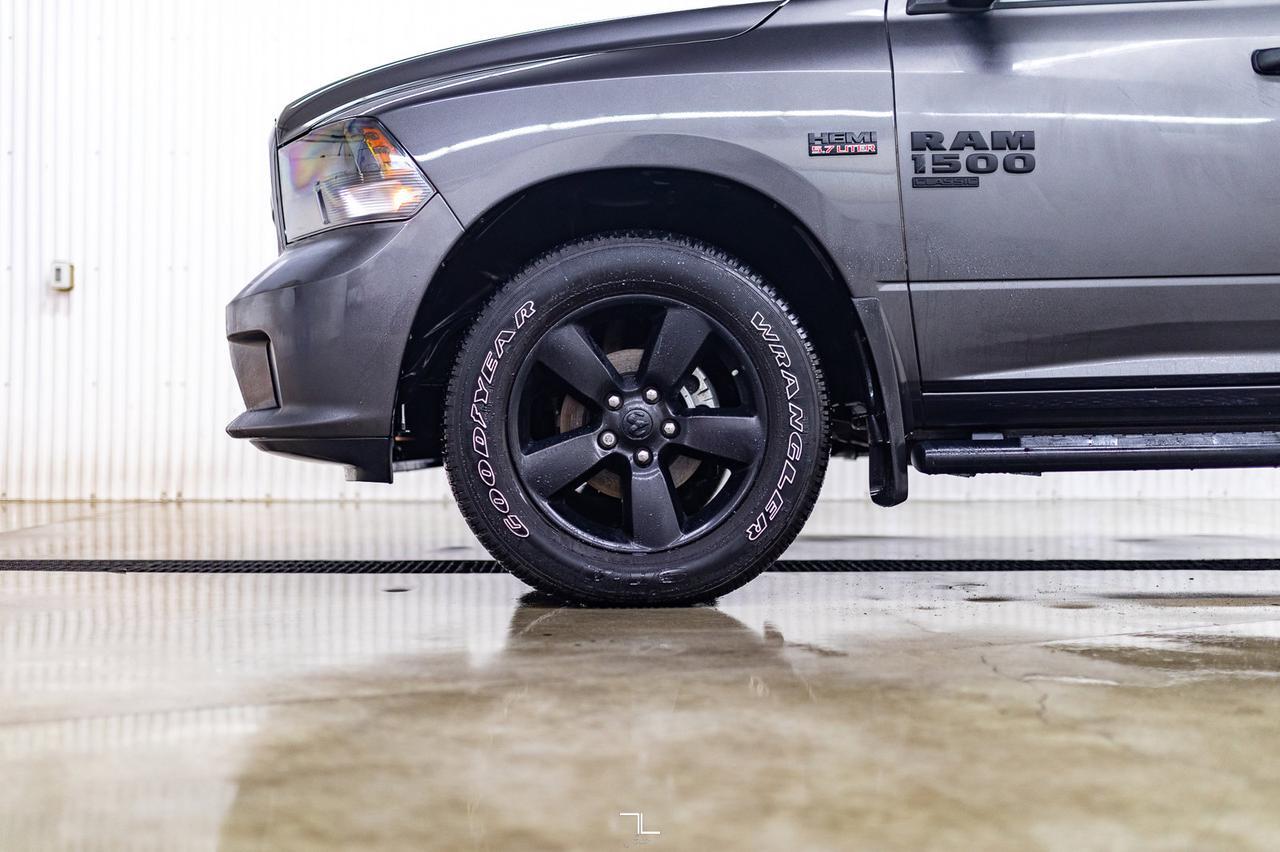 2022 Ram 1500 Classic 4x4 Crew Cab Express BCam Red Deer AB