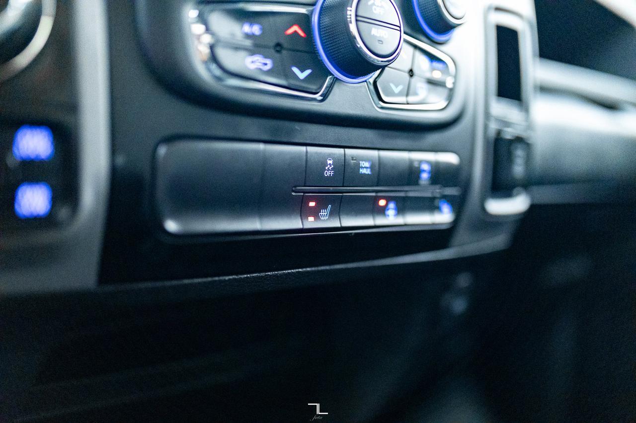 2022 Ram 1500 Classic 4x4 Crew Cab Express BCam Red Deer AB