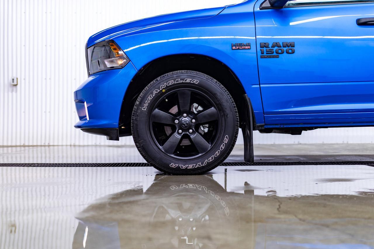 2022 Ram 1500 Classic 4x4 Crew Cab Express Night BCam Red Deer AB