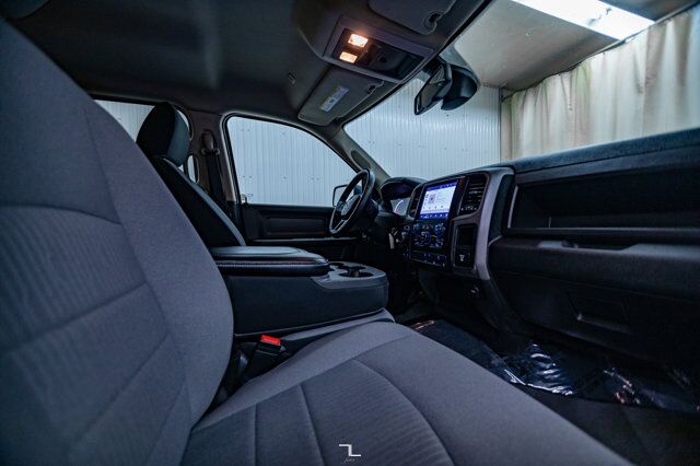 2022 Ram 1500 Classic 4x4 Crew Cab Express Night BCam Red Deer AB