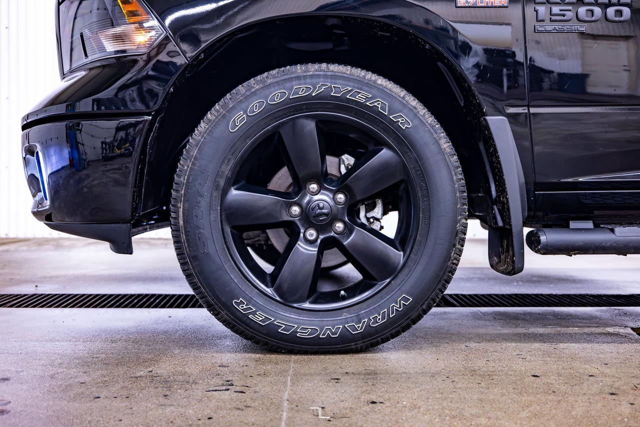 2022 Ram 1500 Classic 4x4 Crew Cab SLT Nav BCam Red Deer AB