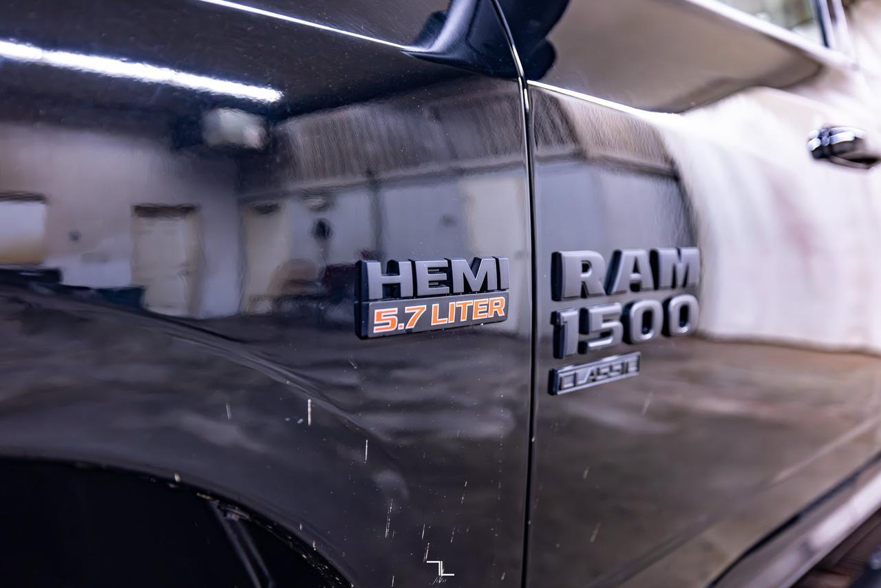 2022 Ram 1500 Classic 4x4 Crew Cab SLT Nav BCam Red Deer AB