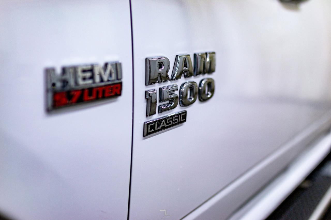 2022 Ram 1500 Classic 4x4 Crew Cab SLT Nav BCam Red Deer AB