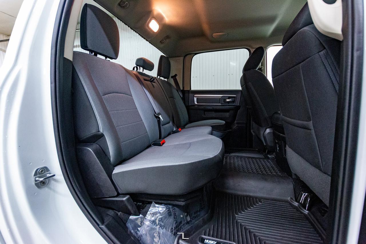 2022 Ram 1500 Classic 4x4 Crew Cab SLT Nav BCam Red Deer AB