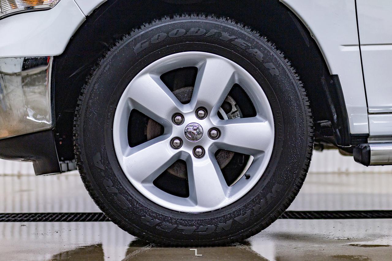 2022 Ram 1500 Classic 4x4 Crew Cab SLT Nav BCam Red Deer AB