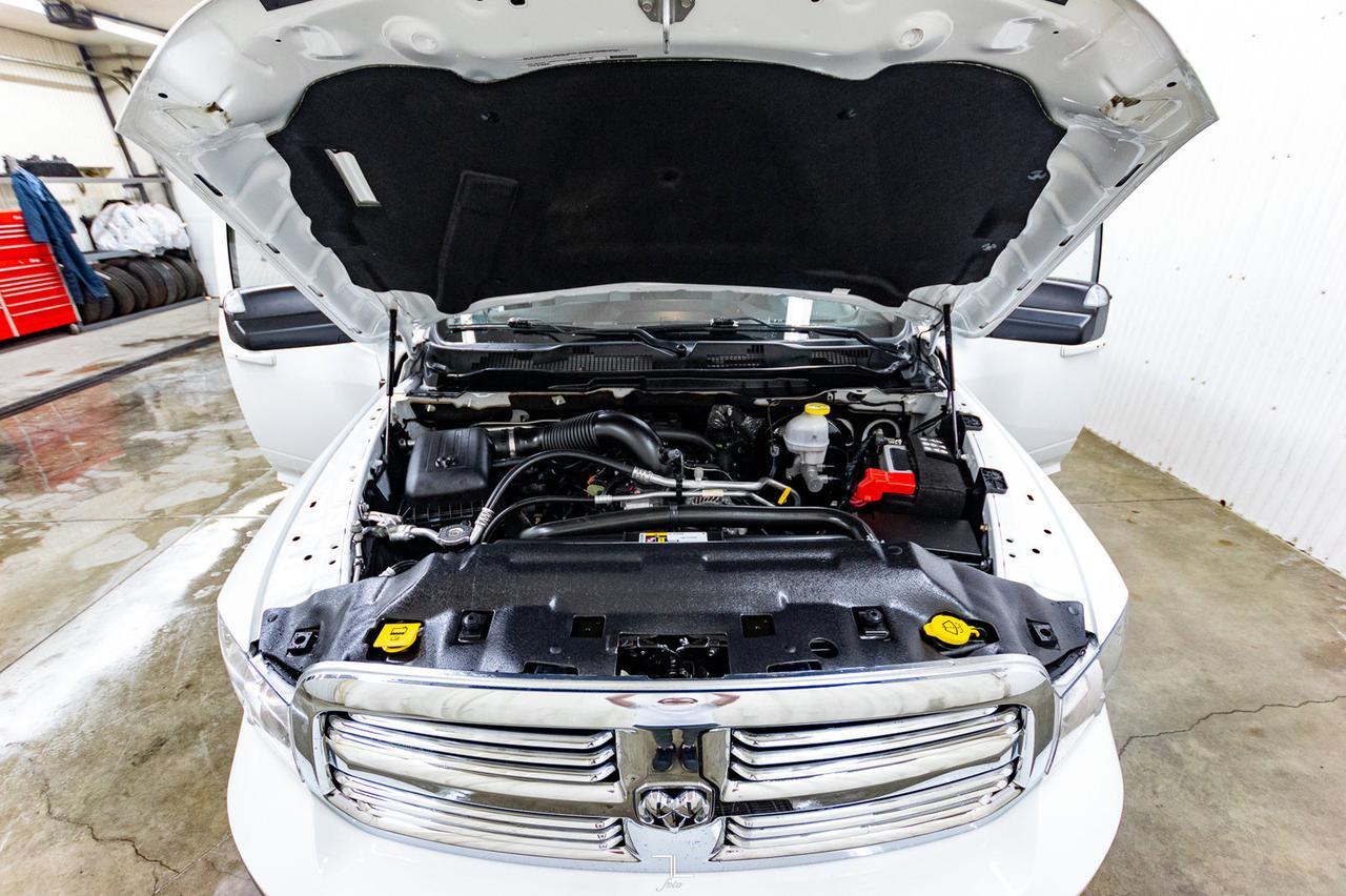 2022 Ram 1500 Classic 4x4 Crew Cab SLT Nav BCam Red Deer AB