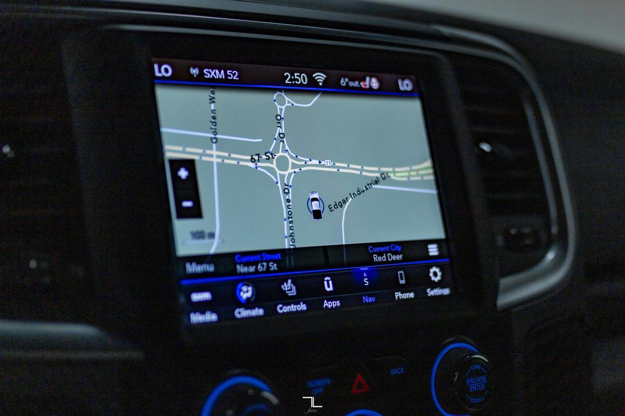 2022 Ram 1500 Classic 4x4 Crew Cab SLT Nav BCam Red Deer AB