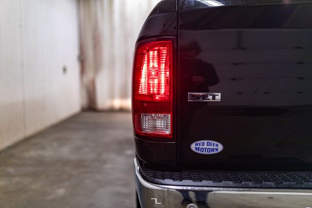 2022 Ram 1500 Classic 4x4 Crew Cab SLT Nav Roof BCam Red Deer AB