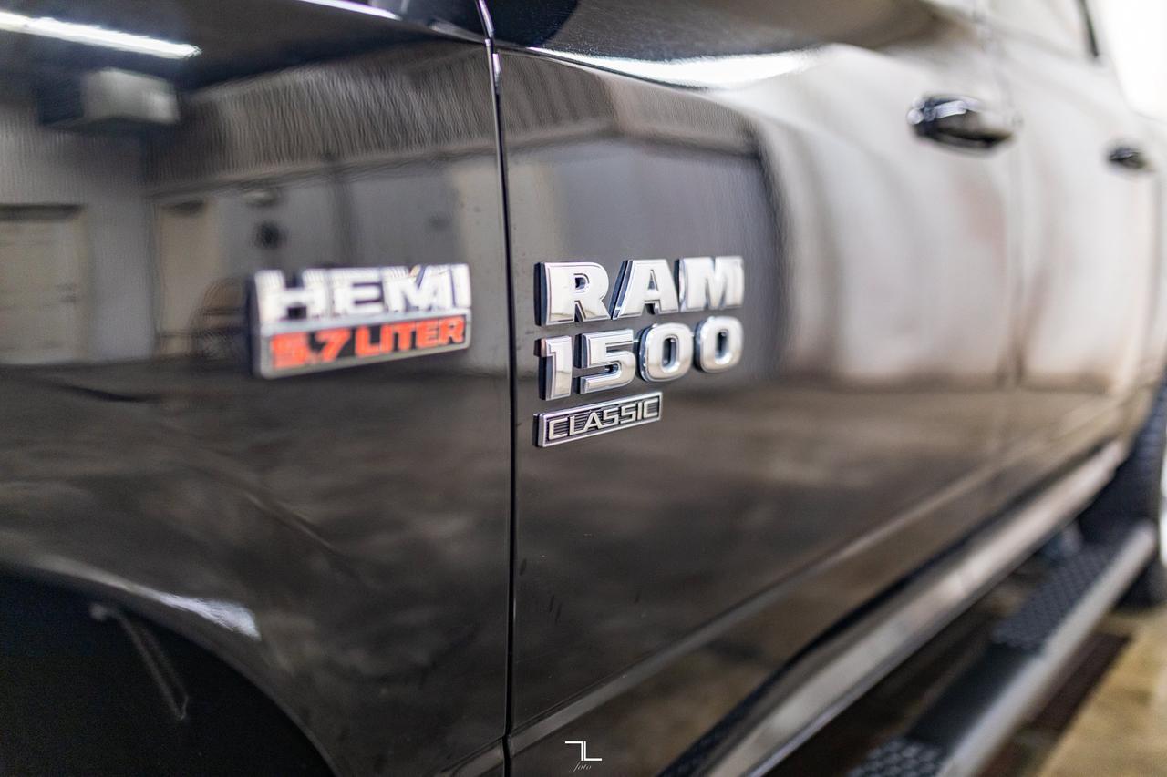2022 Ram 1500 Classic 4x4 Crew Cab SLT Nav Roof BCam Red Deer AB