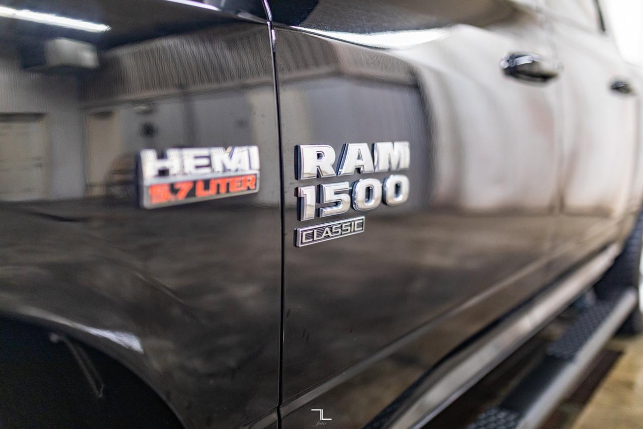 2022 Ram 1500 Classic 4x4 Crew Cab SLT Nav Roof BCam Red Deer AB