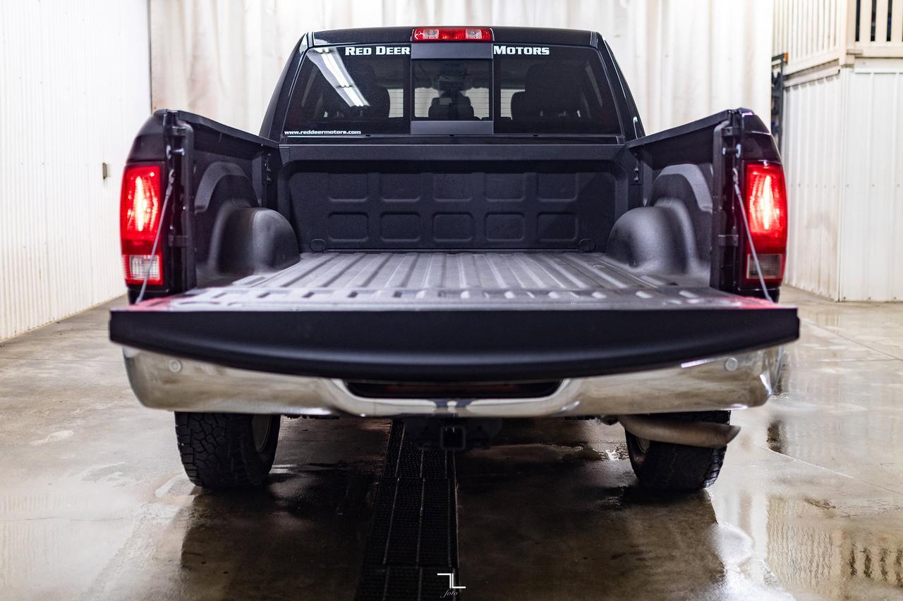 2022 Ram 1500 Classic 4x4 Crew Cab SLT Nav Roof BCam Red Deer AB