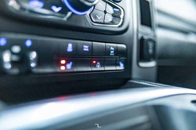 2022 Ram 1500 Classic 4x4 Crew Cab SLT Nav Roof BCam Red Deer AB