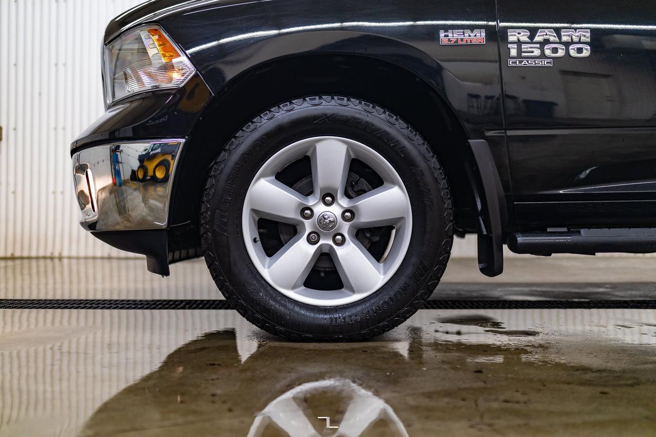 2022 Ram 1500 Classic 4x4 Crew Cab SLT Nav Roof BCam Red Deer AB