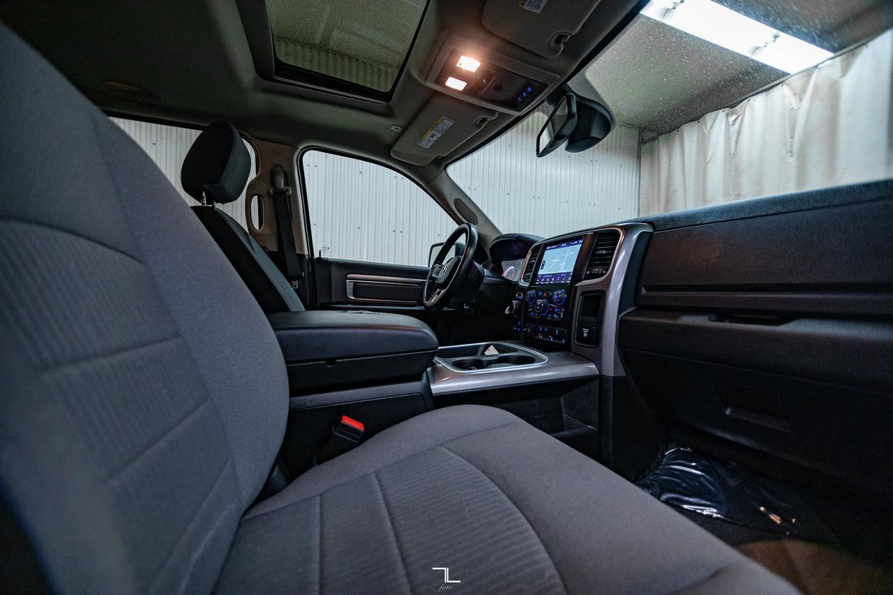 2022 Ram 1500 Classic 4x4 Crew Cab SLT Nav Roof BCam Red Deer AB
