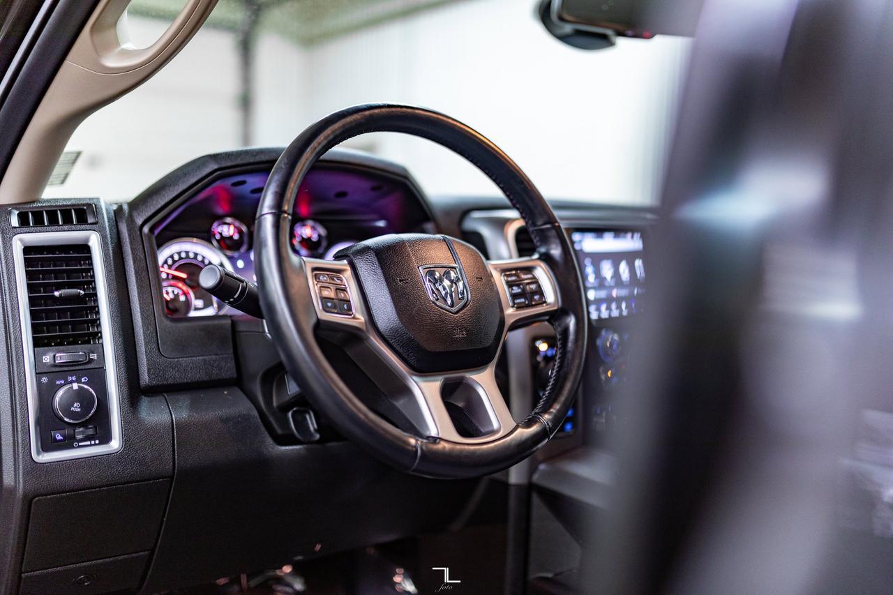 2022 Ram 1500 Classic 4x4 Crew Cab SLT Nav Roof BCam Red Deer AB