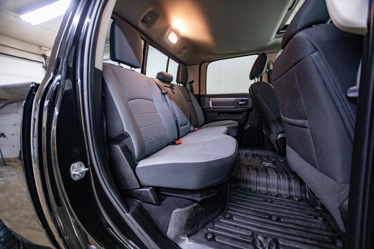 2022 Ram 1500 Classic 4x4 Crew Cab SLT Nav Roof BCam Red Deer AB